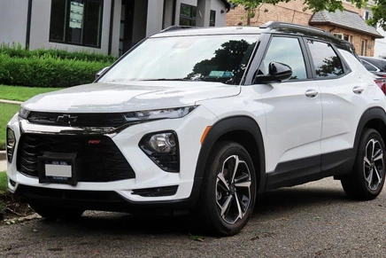 Clay Bar vs Clay Mitt: Which Is Better for Your Car’s Paint?